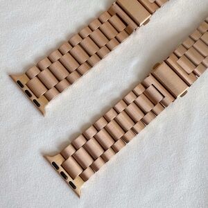NWT rose gold Apple Watch band Stainlees steel 38/40mm